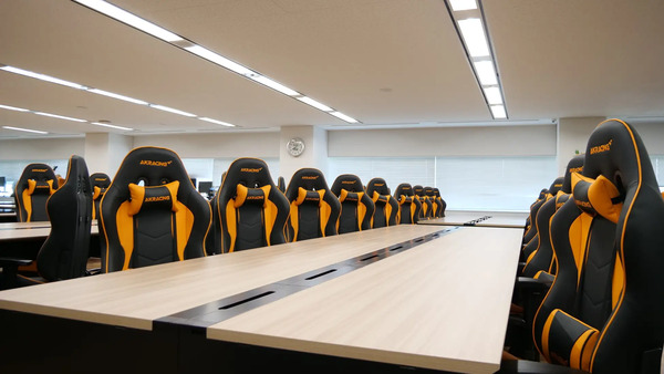 株式会社ナハト