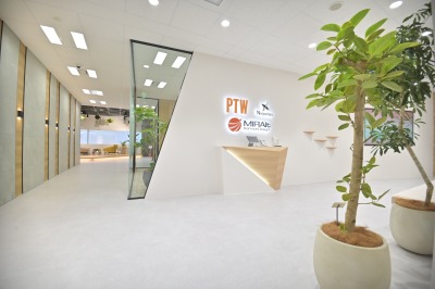 ポールトゥウィン株式会社