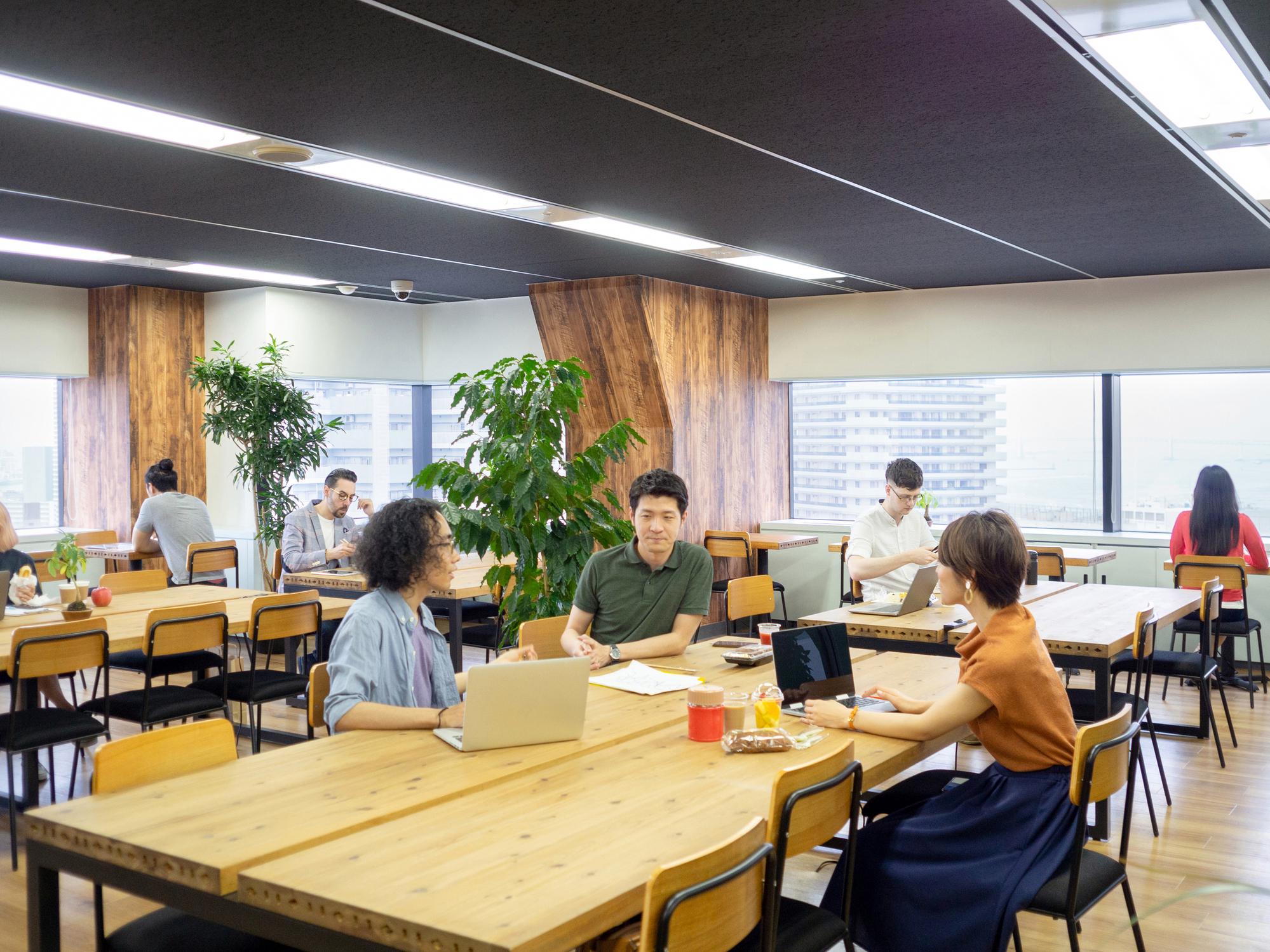 株式会社GeNEE